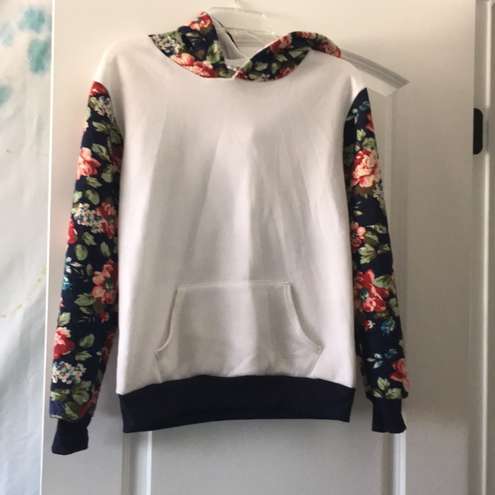 Cute sweatshirt 🌺
